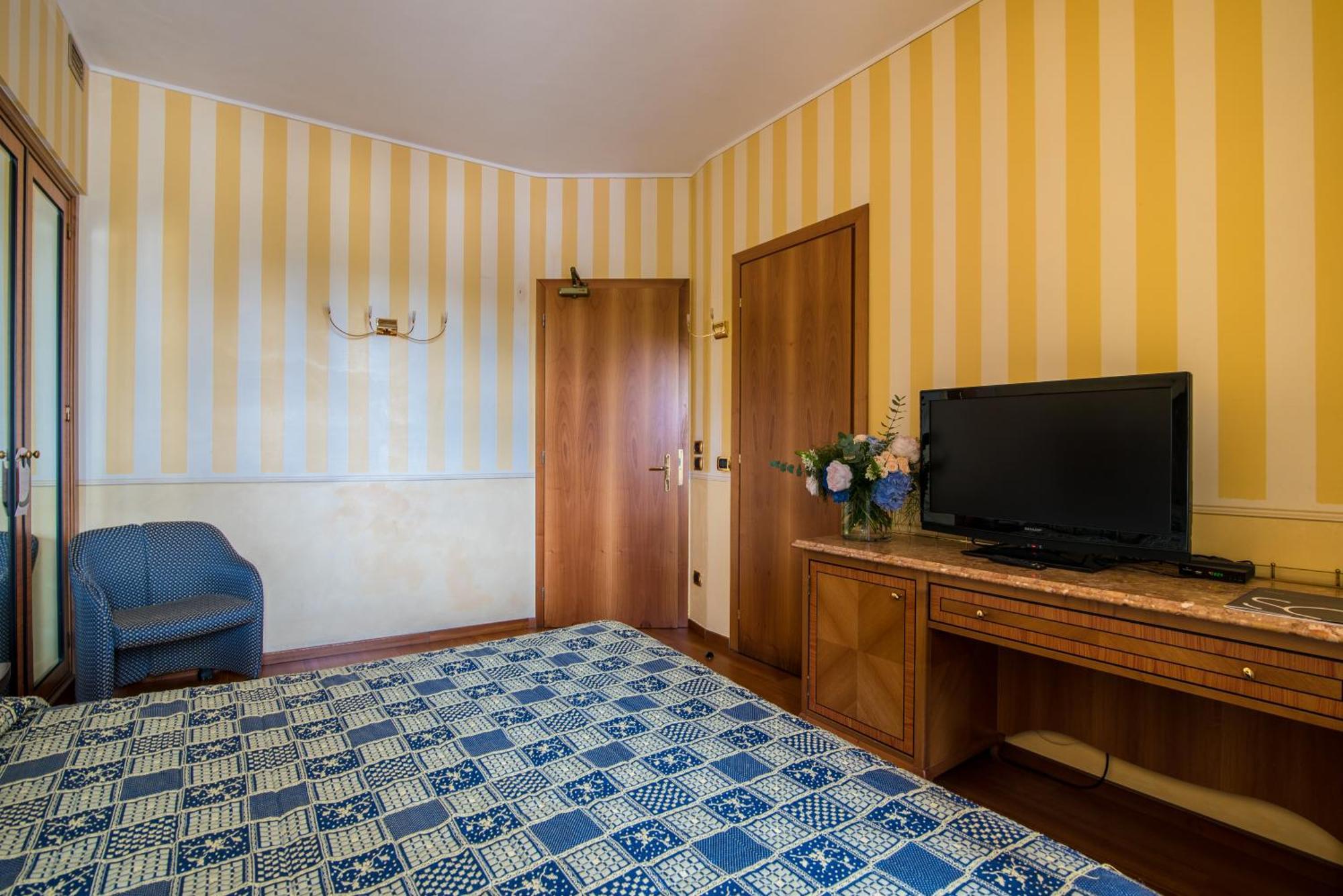 Hotel Porta Del Sole Soiano Del Lago Esterno foto