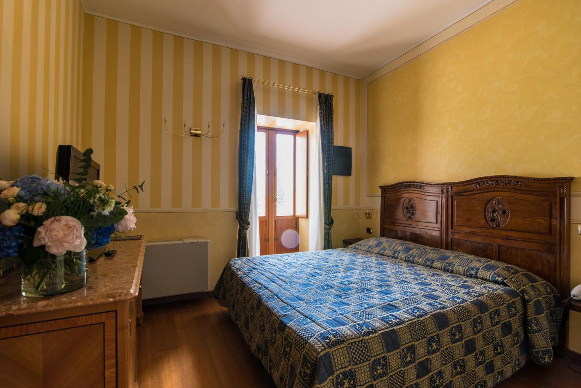 Hotel Porta Del Sole Soiano Del Lago Esterno foto