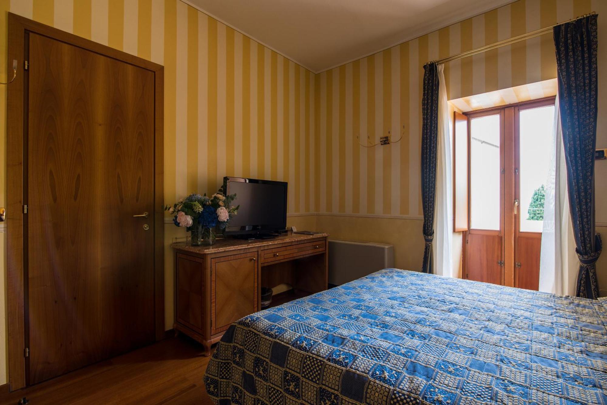 Hotel Porta Del Sole Soiano Del Lago Esterno foto