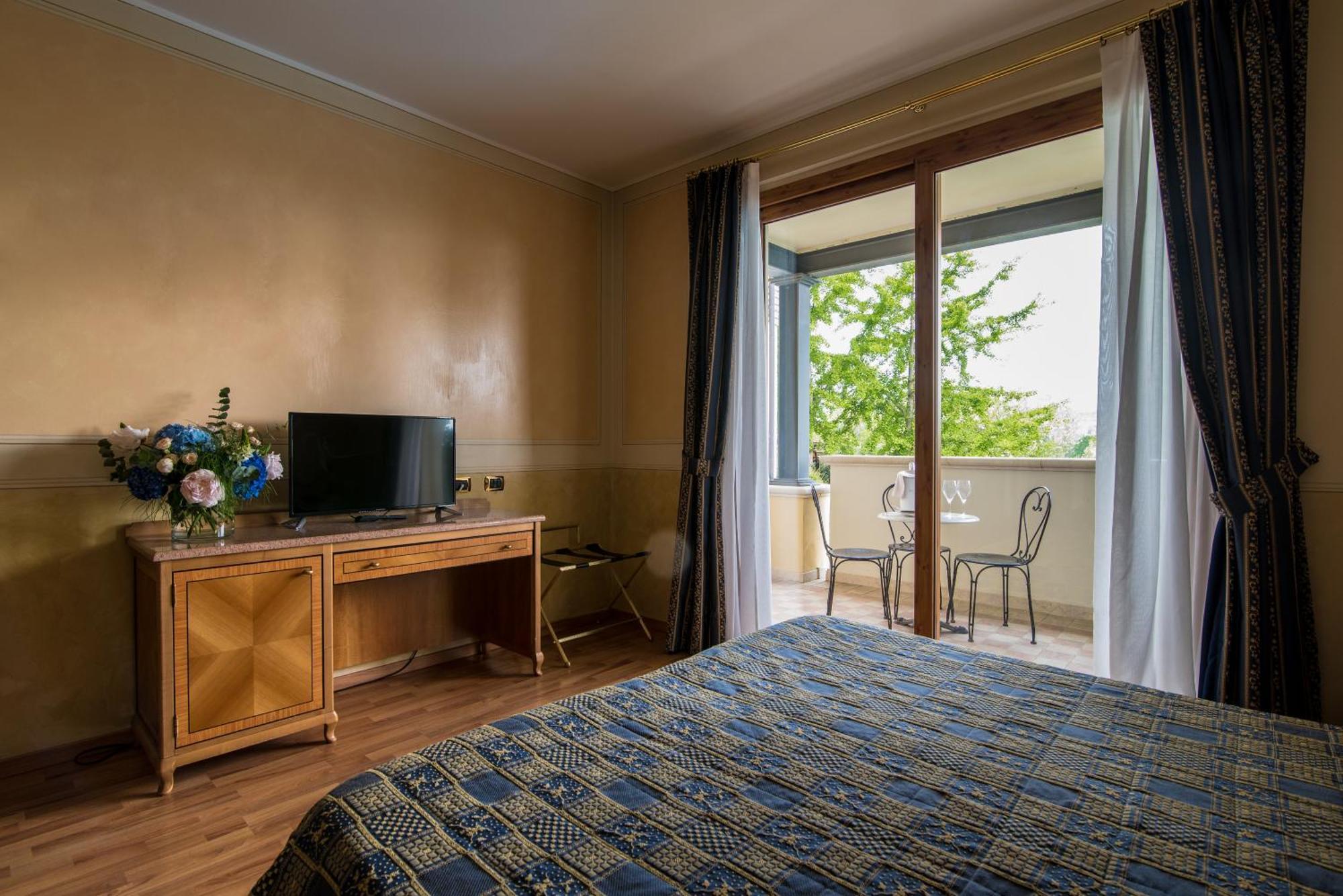 Hotel Porta Del Sole Soiano Del Lago Esterno foto