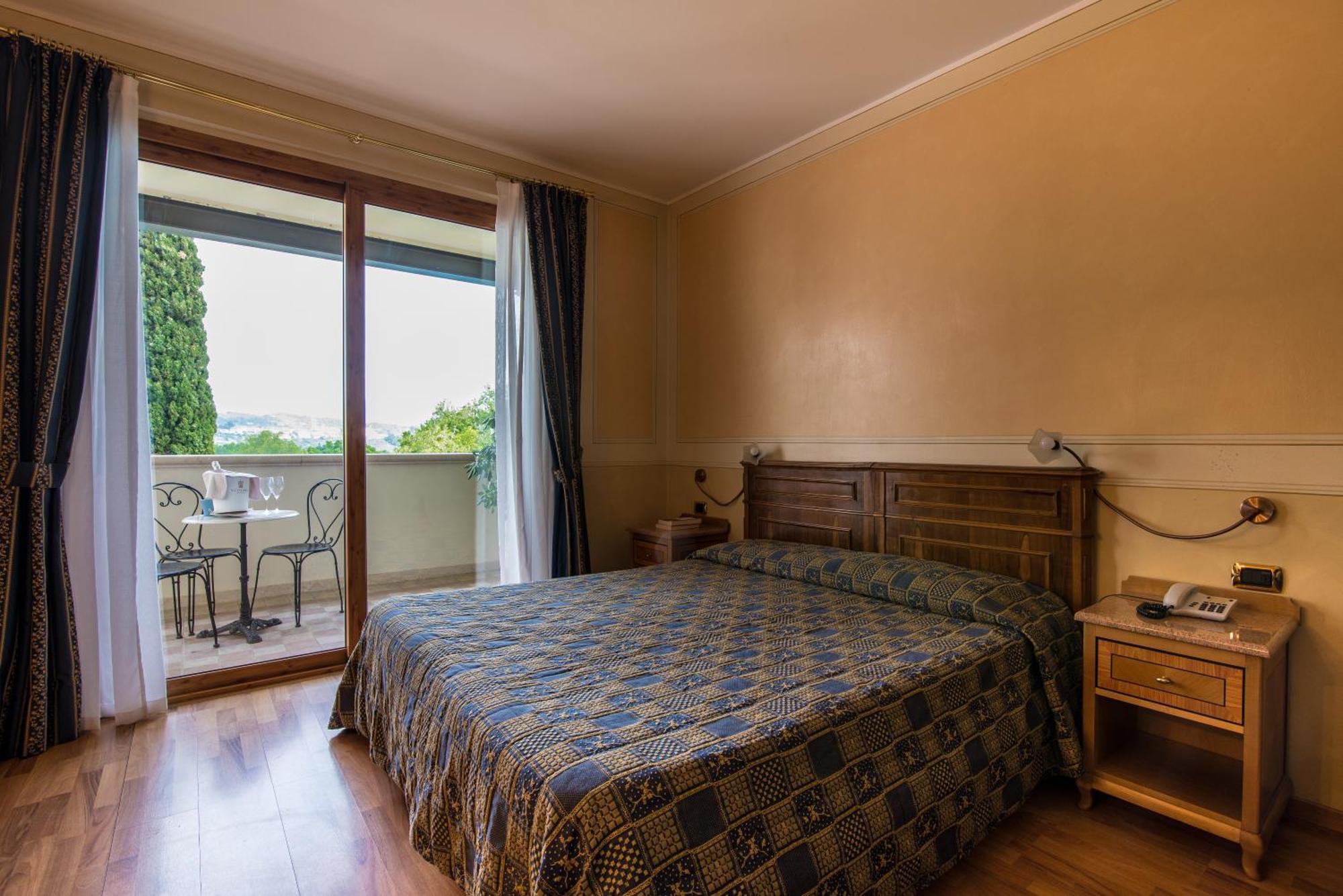Hotel Porta Del Sole Soiano Del Lago Esterno foto