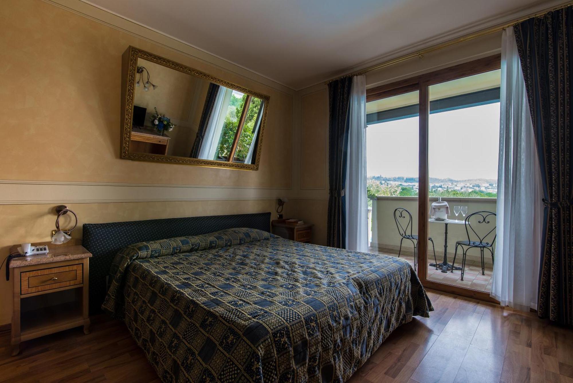 Hotel Porta Del Sole Soiano Del Lago Esterno foto