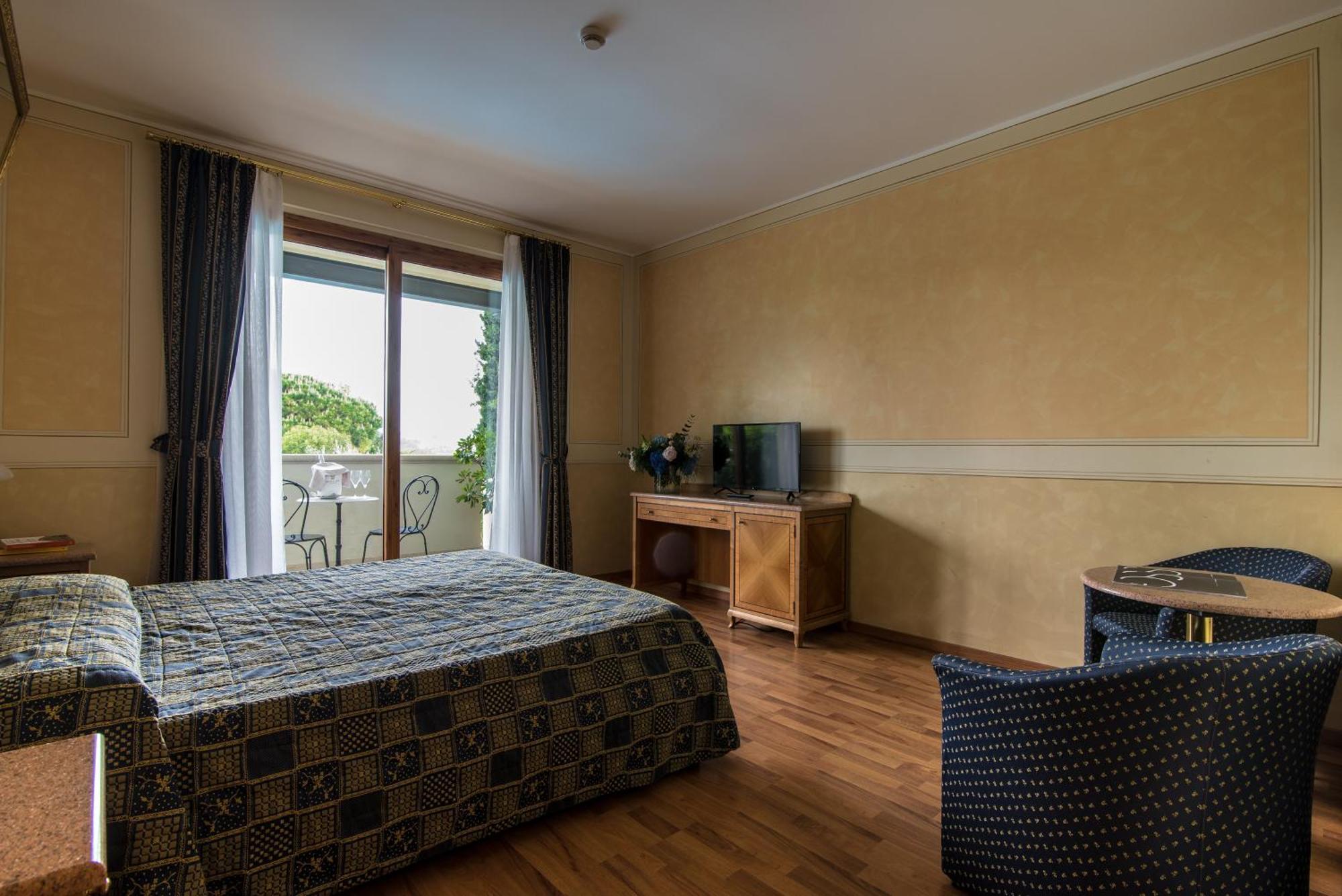 Hotel Porta Del Sole Soiano Del Lago Esterno foto