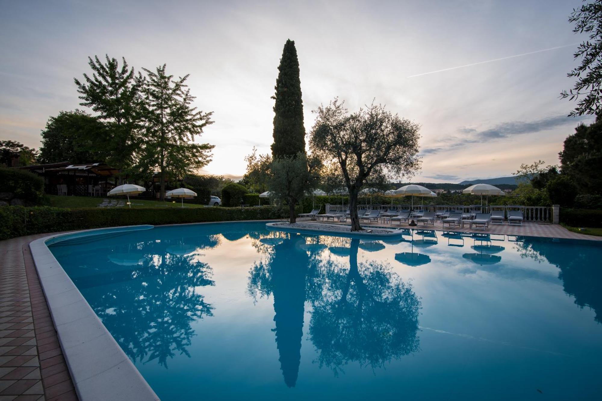 Hotel Porta Del Sole Soiano Del Lago Esterno foto