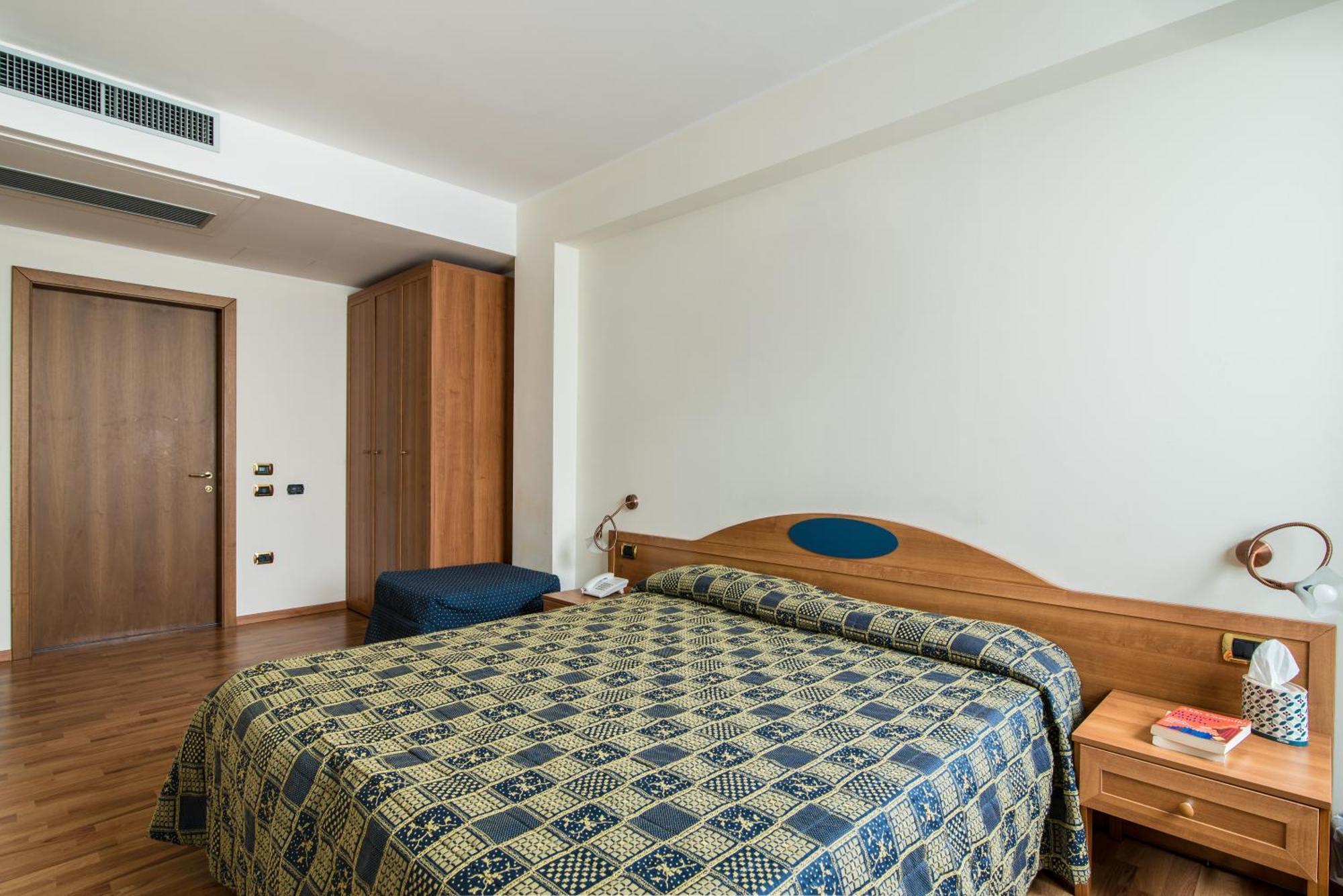 Hotel Porta Del Sole Soiano Del Lago Esterno foto