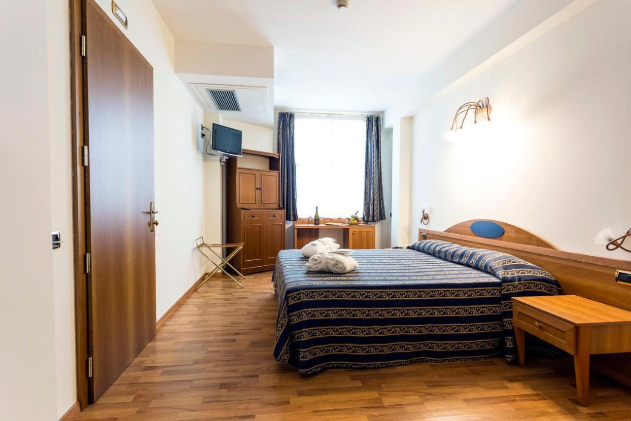 Hotel Porta Del Sole Soiano Del Lago Esterno foto